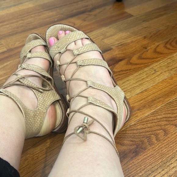 Vince Camuto sandals in good condition - Picture 8 of 15